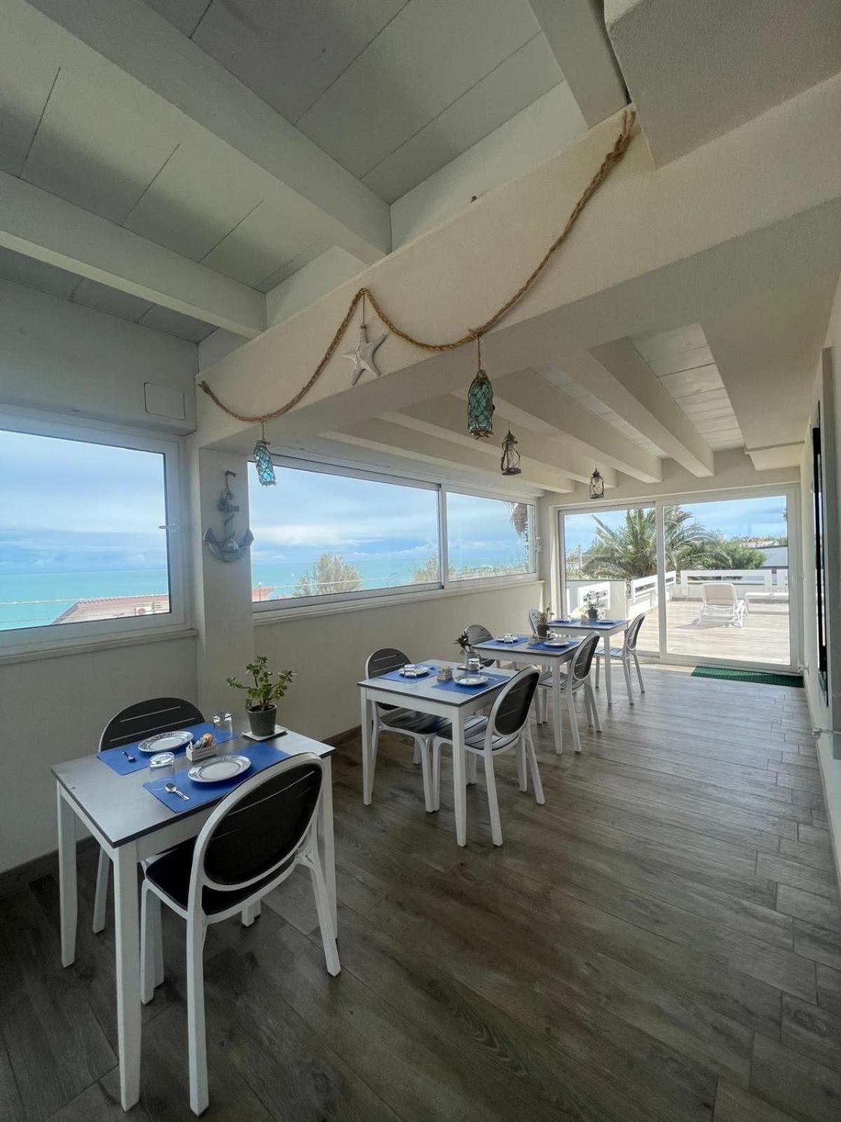 B&B Torre Azul Frontemare - Bisceglie Ngoại thất bức ảnh